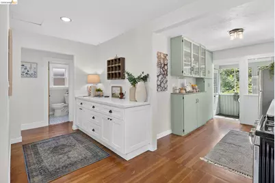 6301 Hillmont Drive, Oakland, CA 94605 - Photo 8