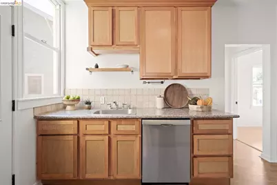 245 29th St #4, Oakland, CA 94611 - Photo 8