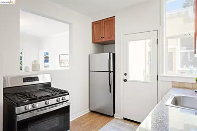 245 29th St #4, Oakland, CA 94611 - Photo 12