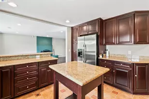 8019 Sterling Dr, Oakland, CA 94605 - Photo 40