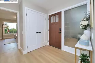 1732 Oakmont Dr, Walnut Creek, CA 94595 - Photo 2