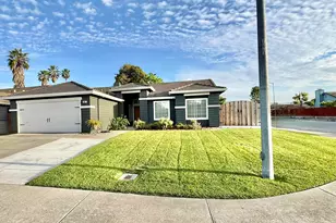 701 Del Mar Dr, Hollister, CA 95023 - Photo 2