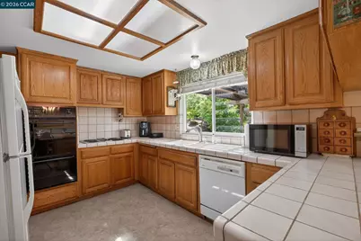 4476 Saint John Ln, Pittsburg, CA 94565 - Photo 16