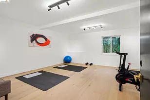 7825 Skyline Blvd, Oakland, CA 94611 - Photo 48