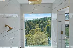7825 Skyline Blvd, Oakland, CA 94611 - Photo 36