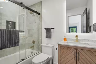 7825 Skyline Blvd, Oakland, CA 94611 - Photo 16