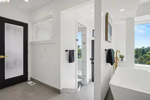 7825 Skyline Blvd, Oakland, CA 94611 - Photo 34
