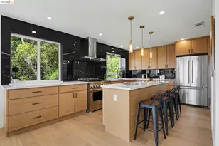 7825 Skyline Blvd, Oakland, CA 94611 - Photo 12