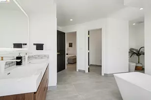 7825 Skyline Blvd, Oakland, CA 94611 - Photo 32