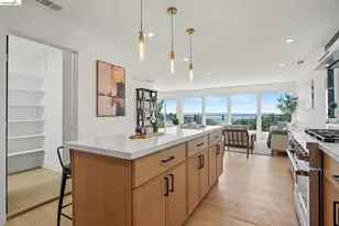 7825 Skyline Blvd, Oakland, CA 94611 - Photo 14