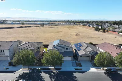 2417 Stalsburg Dr, Tracy, CA 95376 - Photo 42
