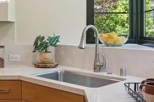 5739 Presley Way, Oakland, CA 94618 - Photo 14