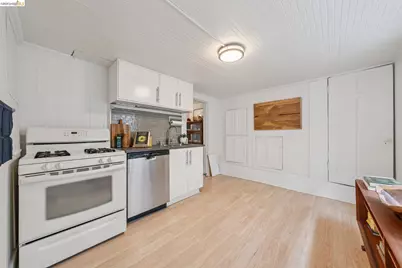 532 42nd St, Oakland, CA 94609 - Photo 32