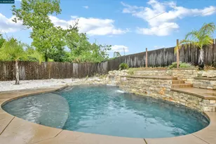 196 Bittercreek Dr, Folsom, CA 95630 - Photo 2