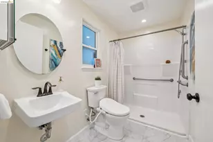 7900 Hansom Dr, Oakland, CA 94605 - Photo 38
