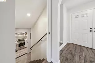 7900 Hansom Dr, Oakland, CA 94605 - Photo 34