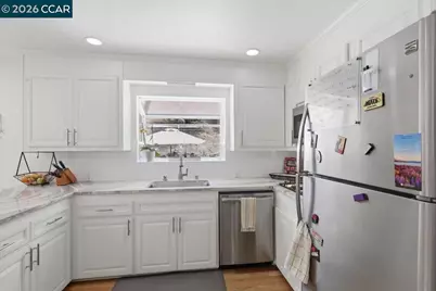 125 Elysian Fields Dr, Oakland, CA 94605 - Photo 18