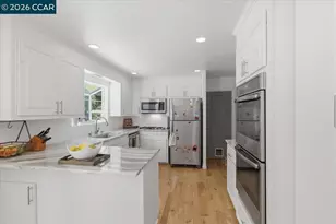 125 Elysian Fields Dr, Oakland, CA 94605 - Photo 16