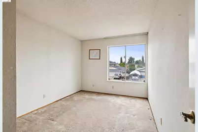 7360 Meadowgate Dr, Sacramento, CA 95823 - Photo 26