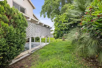 7360 Meadowgate Dr, Sacramento, CA 95823 - Photo 34