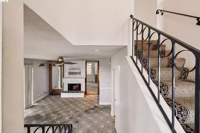7360 Meadowgate Dr, Sacramento, CA 95823 - Photo 12
