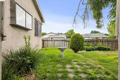 7360 Meadowgate Dr, Sacramento, CA 95823 - Photo 30