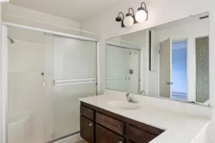 7360 Meadowgate Dr, Sacramento, CA 95823 - Photo 24