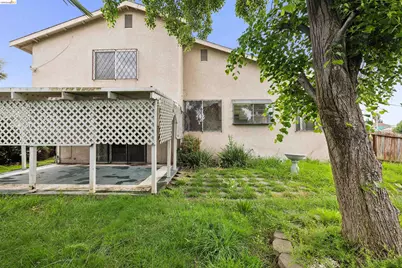 7360 Meadowgate Dr, Sacramento, CA 95823 - Photo 32