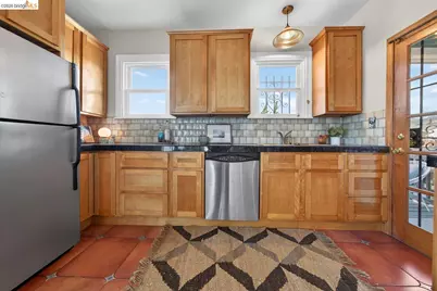 594 55th St, Oakland, CA 94609 - Photo 22