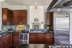 46 Carisbrook Ln, Oakland, CA 94611 - Photo 12