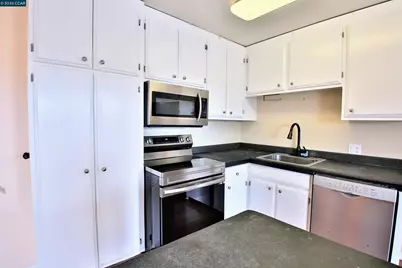 3090 Los Prados #24, San Mateo, CA 94403 - Photo 4