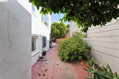 978 43rd St, Oakland, CA 94608 - Photo 46