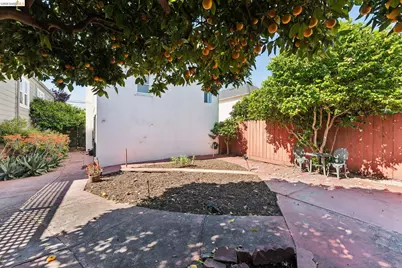 978 43rd St, Oakland, CA 94608 - Photo 44
