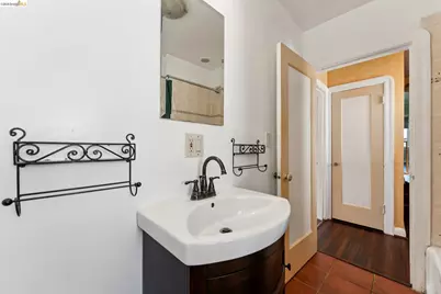 978 43rd St, Oakland, CA 94608 - Photo 22