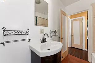 978 43rd St, Oakland, CA 94608 - Photo 22