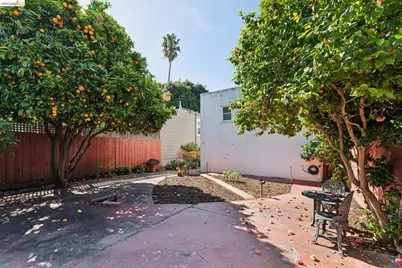 978 43rd St, Oakland, CA 94608 - Photo 42