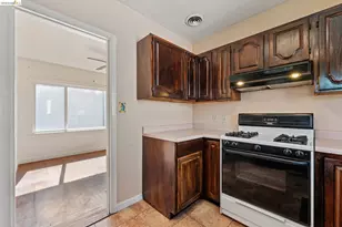 978 43rd St, Oakland, CA 94608 - Photo 18