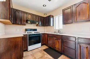 978 43rd St, Oakland, CA 94608 - Photo 16