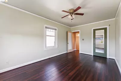 978 43rd St, Oakland, CA 94608 - Photo 28