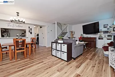 25105 Vista Greens Ct, Hayward, CA 94541 - Photo 2