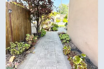 1033 Fountain St, Alameda, CA 94501 - Photo 24
