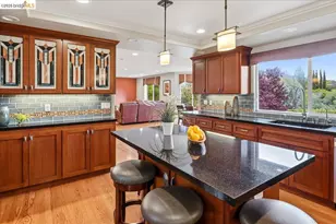 18100 De Souza Pl, Castro Valley, CA 94546 - Photo 14