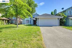 10 Fig Leaf Ct, Sacramento, CA 95838 - Photo 2