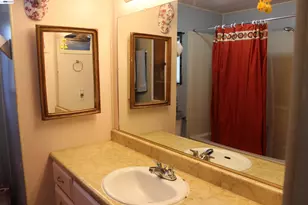 621 Lockeford St, Lodi, CA 95240 - Photo 6