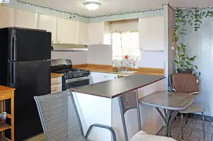 621 Lockeford St, Lodi, CA 95240 - Photo 2