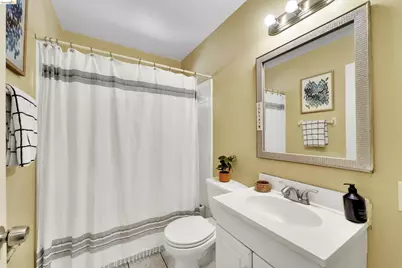 16366 Emery Ct, San Leandro, CA 94580 - Photo 18
