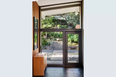 2871 Morley Dr, Oakland, CA 94611 - Photo 14