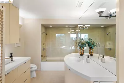 2871 Morley Dr, Oakland, CA 94611 - Photo 62