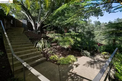 2871 Morley Dr, Oakland, CA 94611 - Photo 6