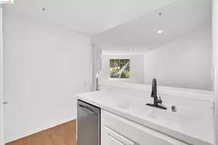 220 Caldecott, Oakland, CA 94618 - Photo 6